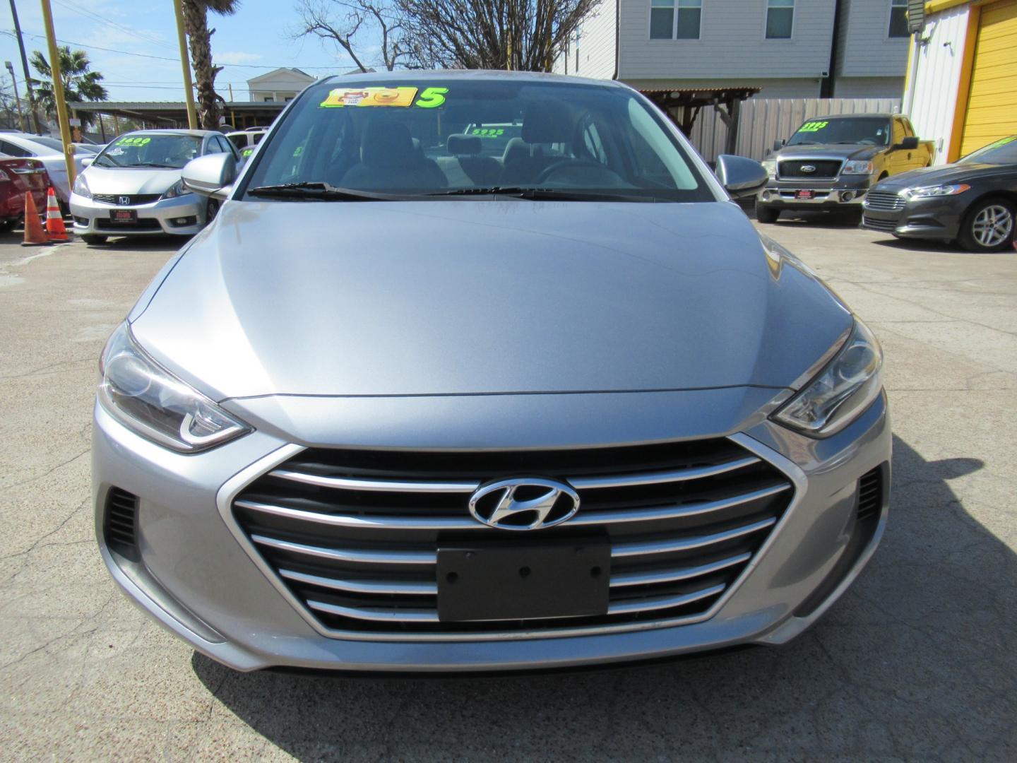 2017 Gray /Gray Hyundai Elantra Limited (5NPD84LF0HH) with an 1.8L L4 DOHC 16V engine, 6A transmission, located at 1511 North Shepherd Dr., Houston, TX, 77008, (281) 657-1221, 29.798361, -95.412560 - 2017 HYUNDAI ELANTRA SE/VALUE/LIMITED VIN: 5NPD84LF0HH003268 5 N P D 8 4 L F 0 H H 0 0 3 2 6 8 SEDAN 4 DR 2.0L I4 F DOHC 16V GASOLINE FRONT WHEEL DRIVE - Photo#12